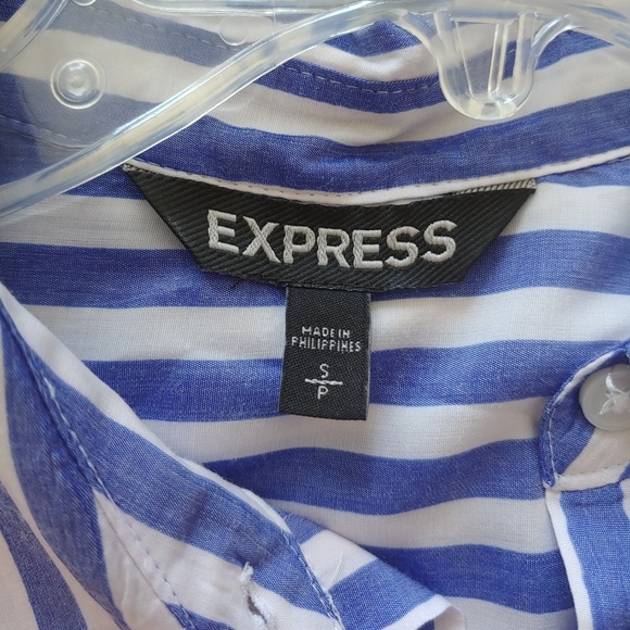 Flowy button up blouse - Picture 2 of 3